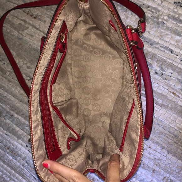 Michael Kors Red Jet Set Shoulder Handbag - Picture 2 of 4